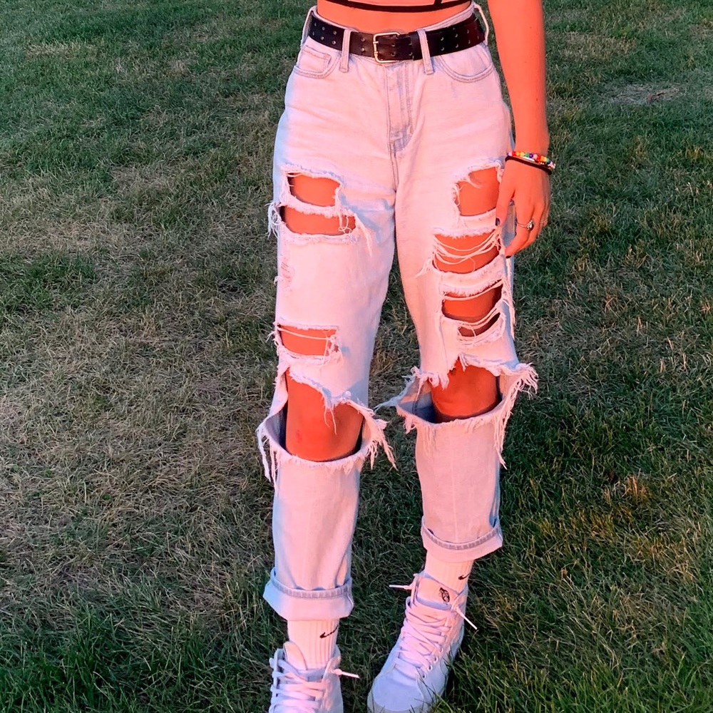 Hollister Ultra High-Rise Mom jeans